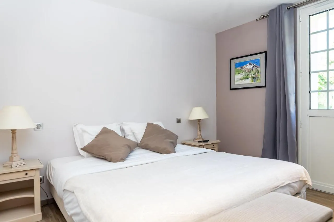 Hotel Logis du Champ De Mars à Puy-Saint-Martin