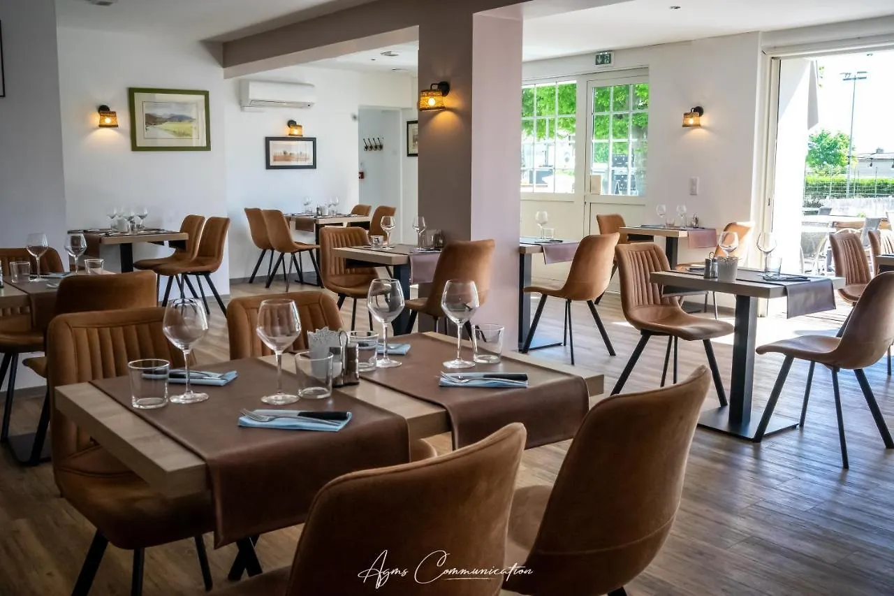 Hotel Logis du Champ De Mars à Puy-Saint-Martin