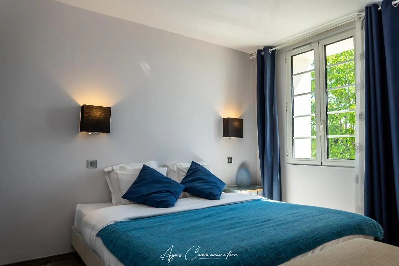 Hotel Logis du Champ De Mars à Puy-Saint-Martin 0*,  France