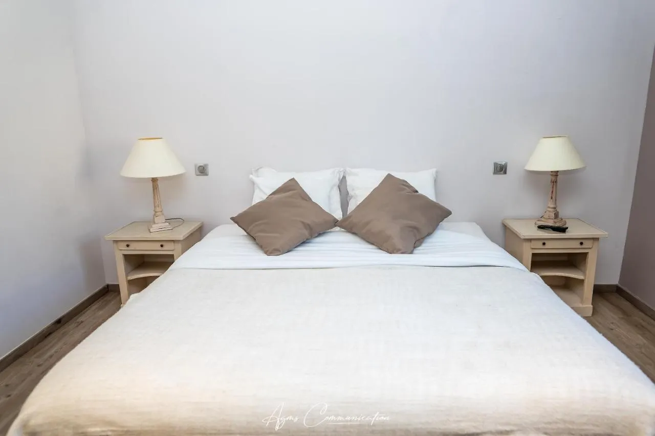 Hotel Logis du Champ De Mars à Puy-Saint-Martin