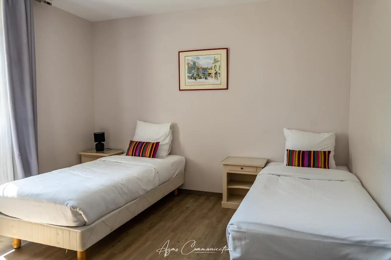 Hotel Logis du Champ De Mars à Puy-Saint-Martin 0*,
