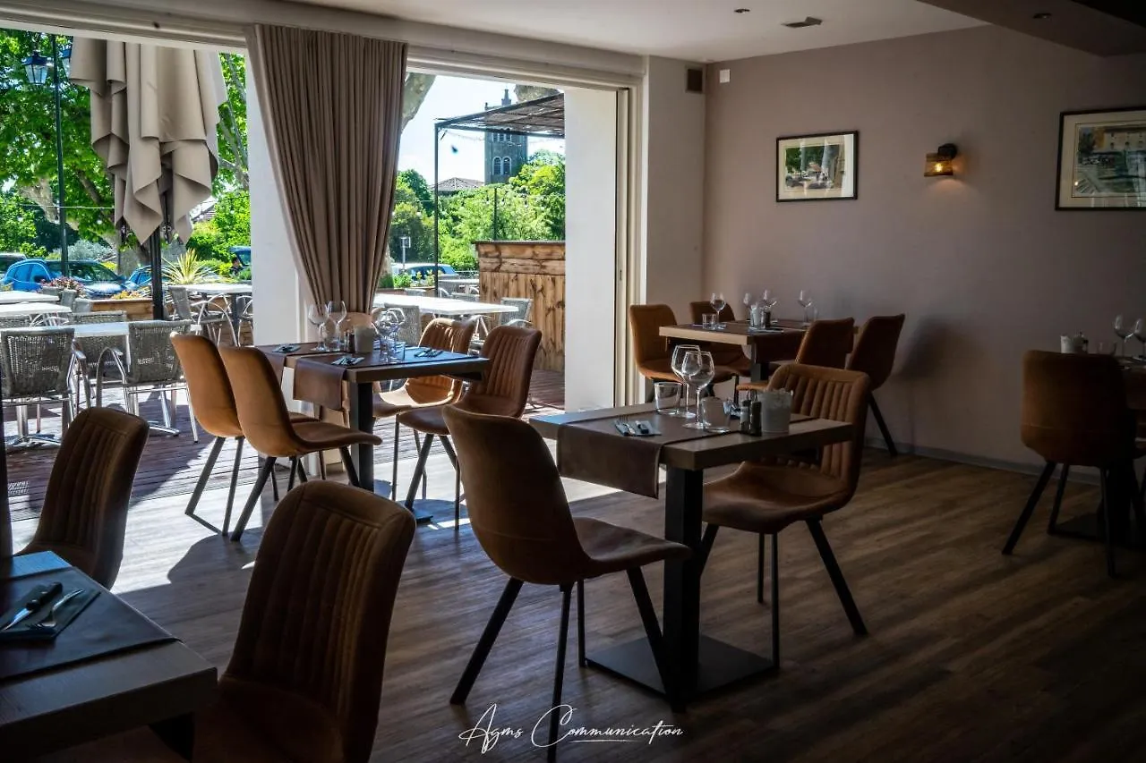 Hotel Logis du Champ De Mars à Puy-Saint-Martin France