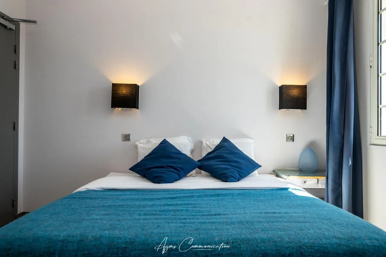 Hotel Logis du Champ De Mars à Puy-Saint-Martin 0*,