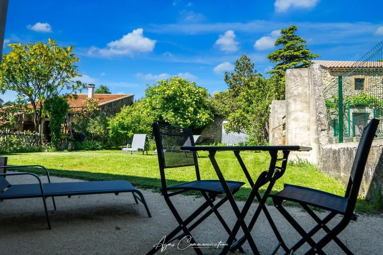 Hotel Logis du Champ De Mars à Puy-Saint-Martin