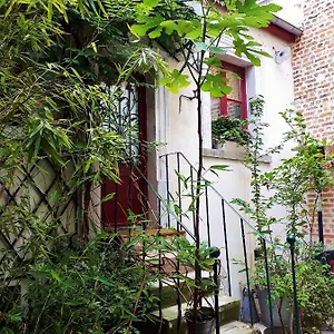 Lapetitemaisondeparis , Paris France