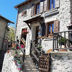 https://les-chambres-du-presbytere-du-val.fr-provencehotel.com