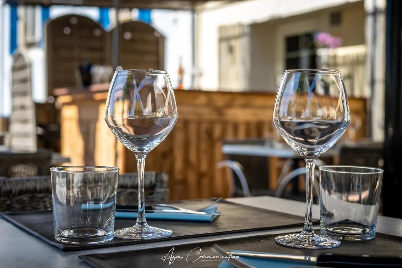 Logis Du Champ De Mars Hotel Puy-Saint-Martin 0*,  France