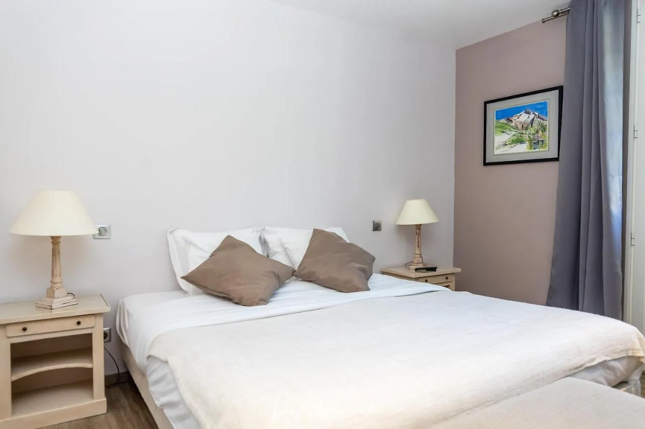 Hotel Logis Du Champ De Mars Puy-Saint-Martin